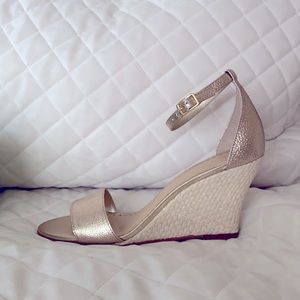 Lilly Pulitzer gold Bridgette wedge sandals NIB